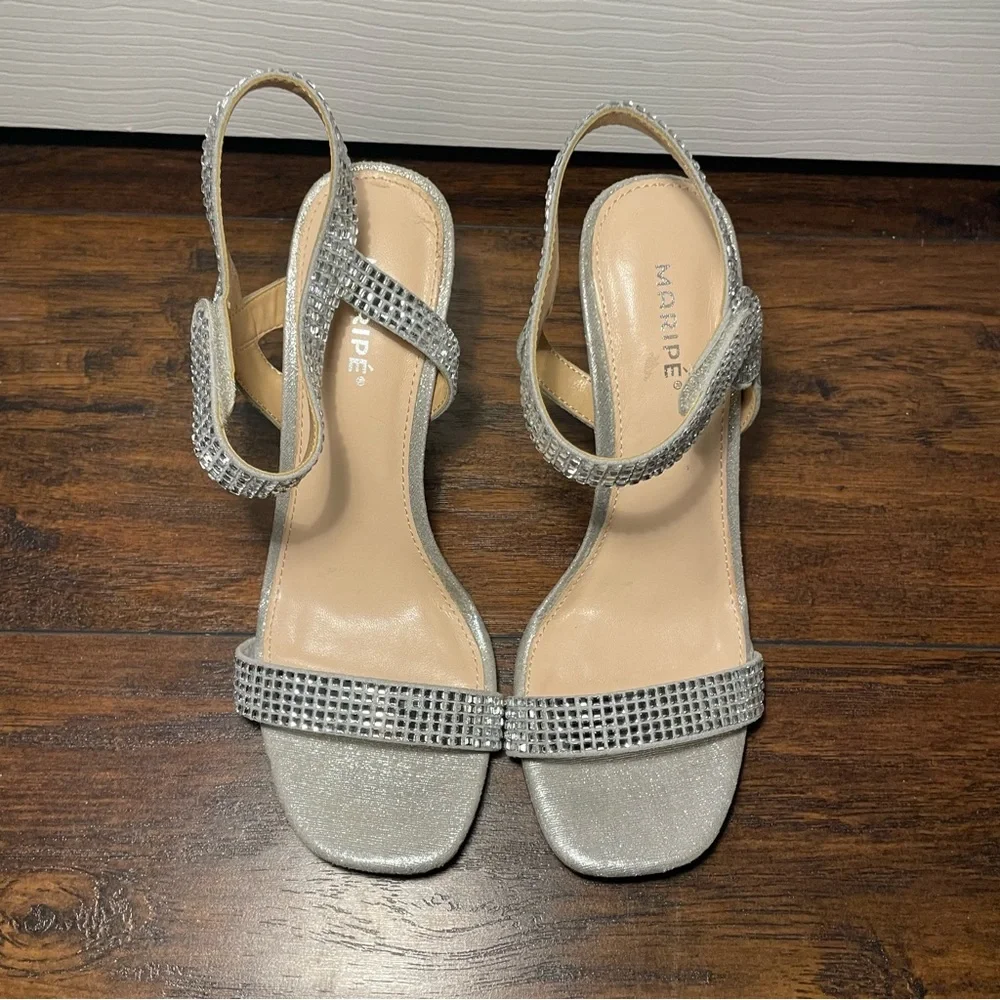 Maripe Silver Strappy‎ Sandals With Block Rhinestone 3.5”Heel Size 8